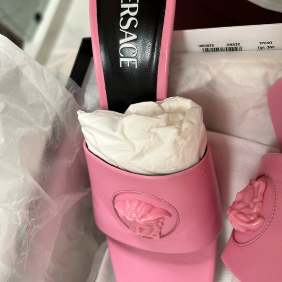 Versace Nappa Mule in Baby Pink - Picture 6 of 10